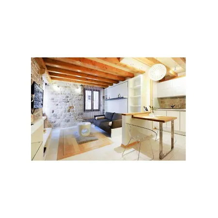 Apartment Capo Family & Capo Studio -Old Town-Parking Apartment