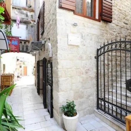 Apartment Capo Family & Capo Studio -Old Town-Parking Apartment