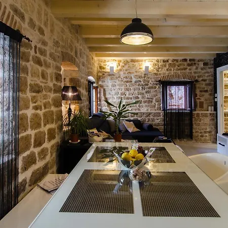 Apartment Capo Family & Capo Studio -Old Town-Parking Apartment