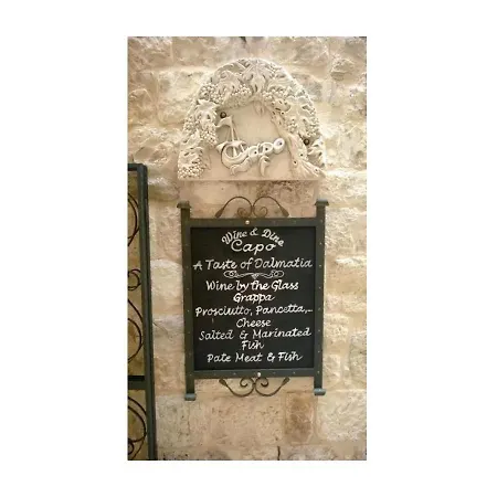 Capo Family & Capo -old Town-parking 特罗吉尔