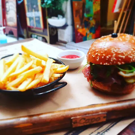 Capo Family & Capo -old Town-parking 特罗吉尔