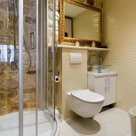 Capo Family & Capo -old Town-parking