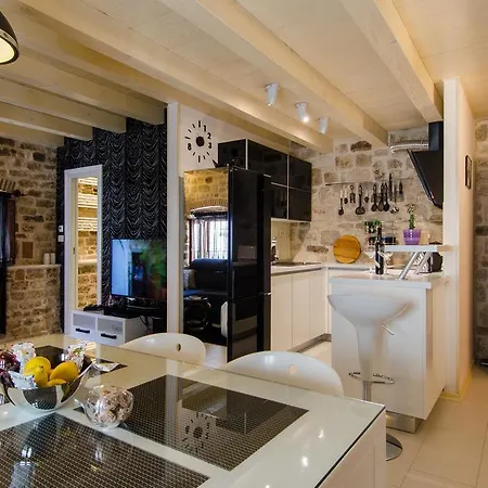 Capo Family & Capo -old Town-parking *