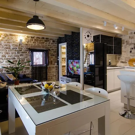 Capo Family & Capo -old Town-parking * 特罗吉尔