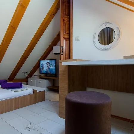 Capo Family & Capo -old Town-parking