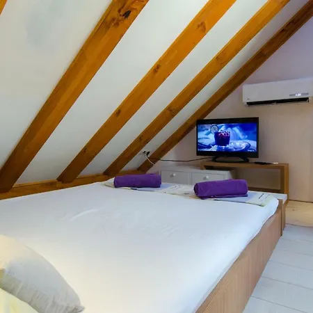 Capo Family & Capo -old Town-parking 公寓